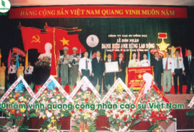90 năm vinh quang công nhân cao su Việt Nam