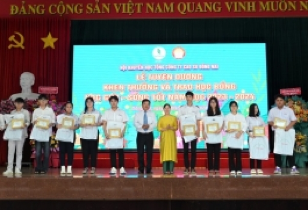 Tổng Công ty Cao su Đồng Nai trao 287 suất học bổng cho học sinh, sinh viên giỏi, sống tốt năm 2024