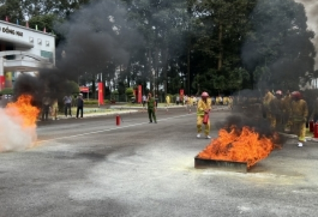 Cao su Đồng Nai thi kiểm tra nghiệp vụ chữa cháy và cứu nạn cứu hộ